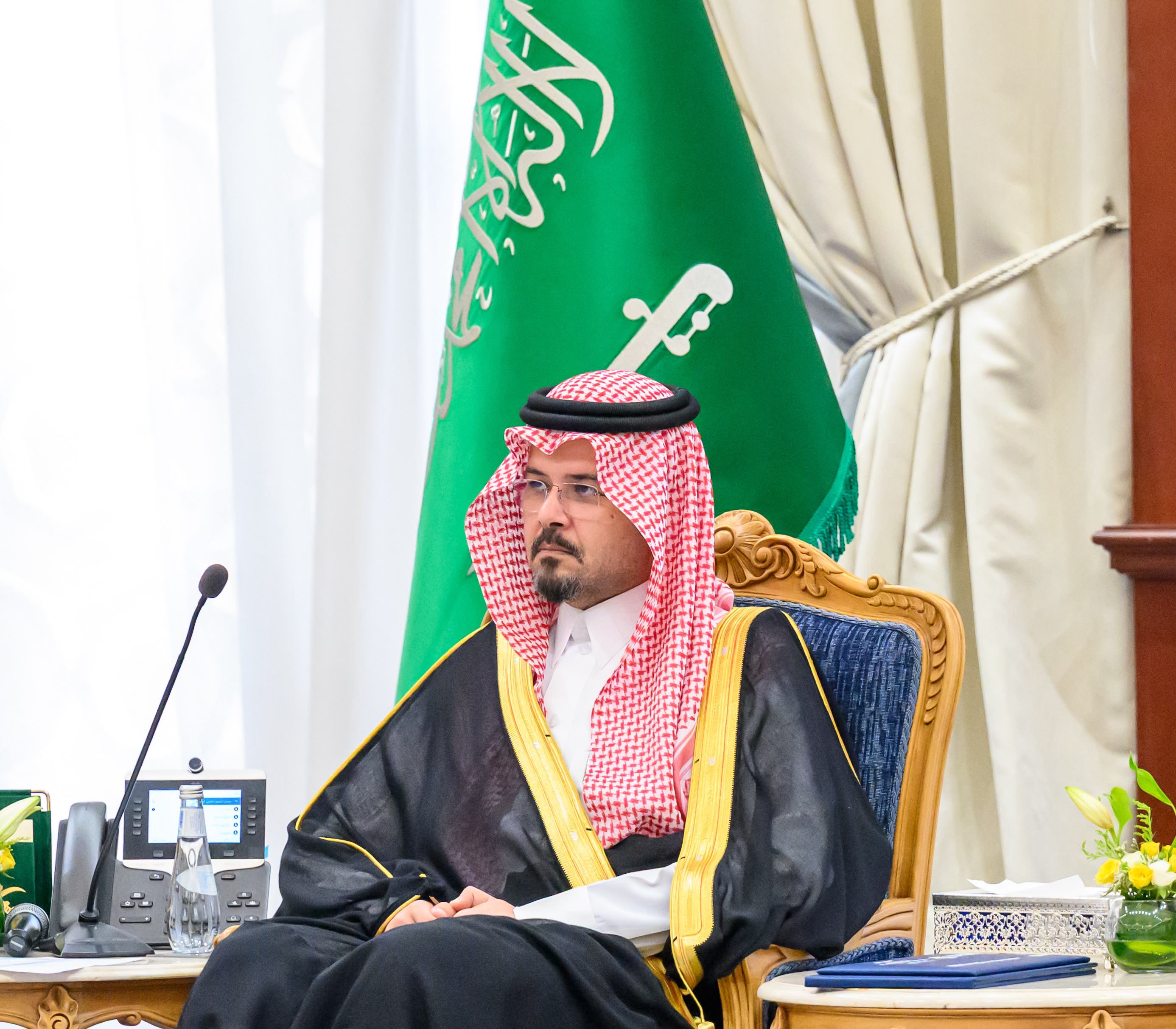 أمير المدينة المنورة يكرّم الطالبة تالين بعد فوزها بالمركز الثالث في كأس المدينة للذكاء الاصطناعي