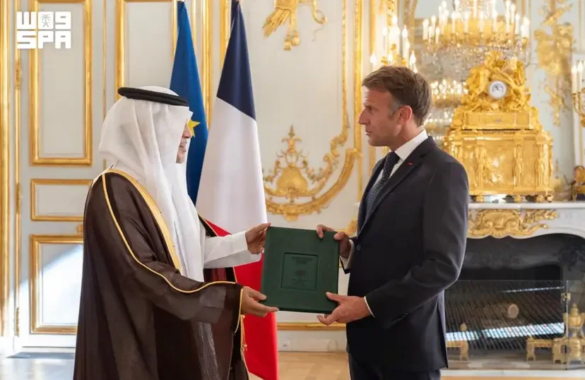 السفير السعودي لدى فرنسا يقدم أوراق اعتماده إلى ماكرون